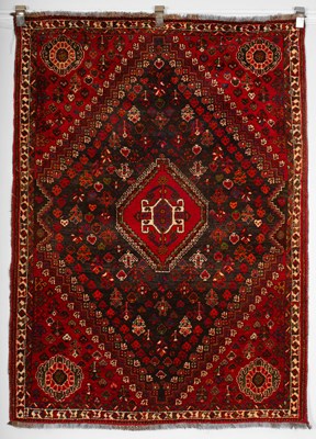 Lot 639 - A Shiraz rug