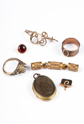 Lot 248 - Assorted yellow metal jewellery