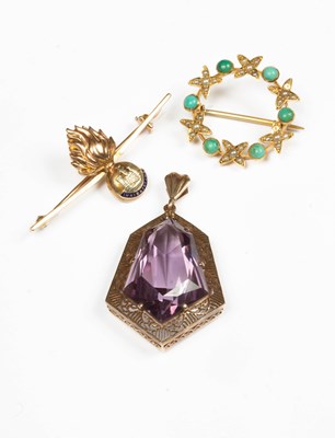 Lot 363 - A gold and amethyst set pendant