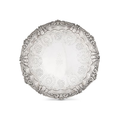 Lot 386 - A George III silver waiter