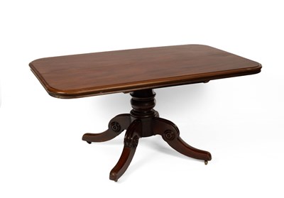 Lot 678 - An early 19th Century mahogany breakfast table