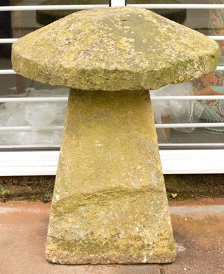Lot 554 - A staddle stone