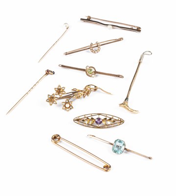 Lot 285 - A collection of 9ct gold bar brooches and stick pins