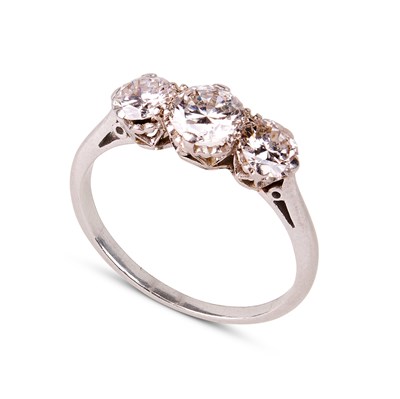 Lot 297 - A diamond three-stone ring