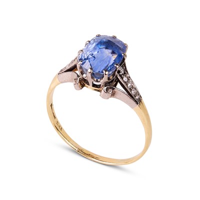 Lot 302 - A Victorian sapphire and diamond dress ring