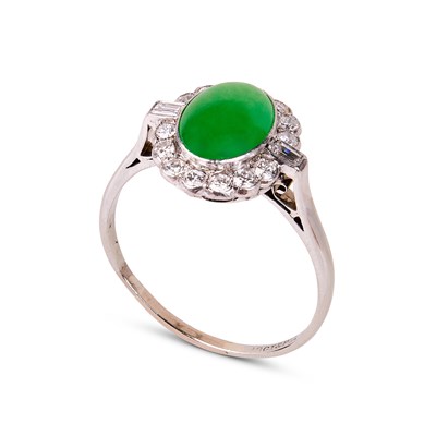 Lot 308 - An Art Deco chrysoprase and diamond dress ring