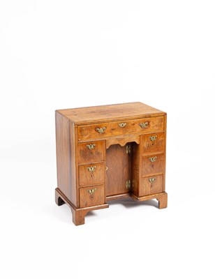 Lot 462 - A George II walnut kneehole desk