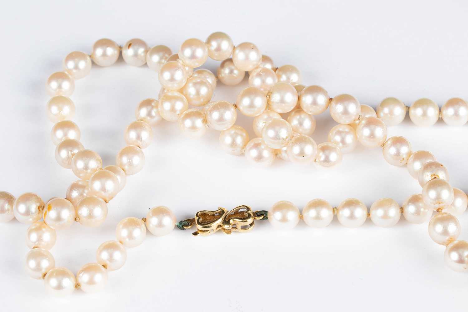 A row of cultured pearls main image 1
