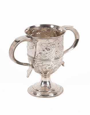 Lot 403 - A George III silver loving cup