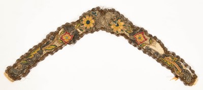 Lot 662 - A collar