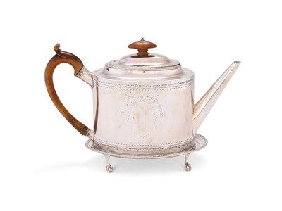 Lot 412 - A George III silver teapot and stand