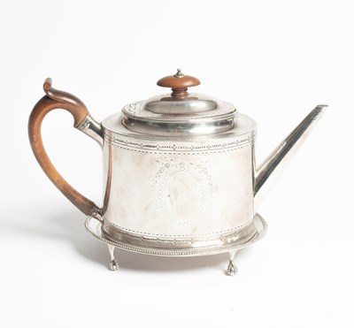 Lot 90 - A George III silver teapot and stand