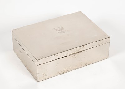 Lot 115 - An Edwardian silver cigarette box