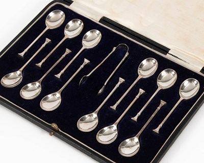 Lot 116 - A set of twelve silver seal top coffee spoons