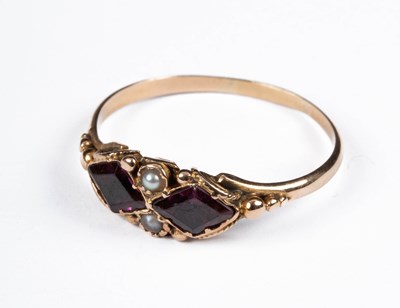 Lot 210 - A Georgian gold dress ring