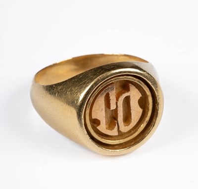 Lot 217 - An 18ct gold gentleman's ring