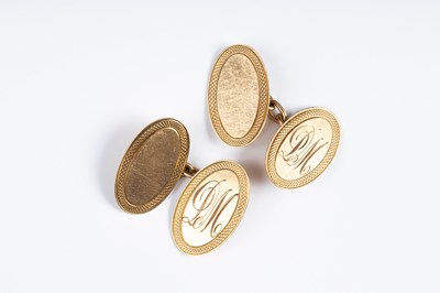 Lot 220 - A pair of 9ct gold oval cufflinks