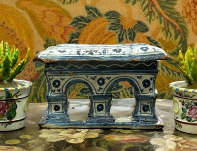 Lot 691 - An Italian Maiolica blue and white architectural table salt