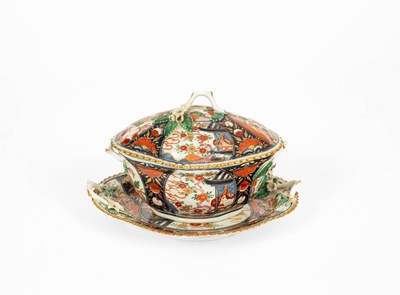 Lot 701 - A Worcester Imari 'Pavilion' pattern dessert tureen, cover and stand