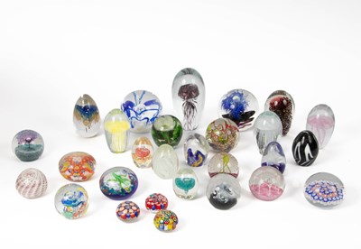 Lot 67 - A collection of twenty-six paperweights