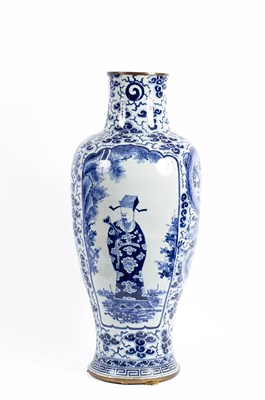 Lot 100 - A Chinese blue and white floor standing vase