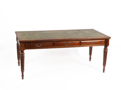 Lot 112 - An Edwardian writing table