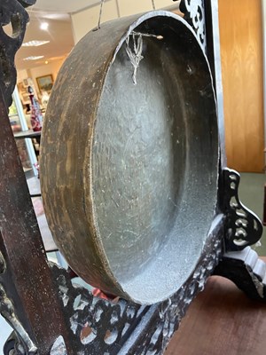Lot 136 - A Chinese gong