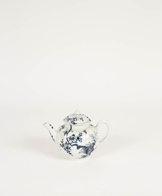 Lot 731 - A Worcester blue and white teapot and cover