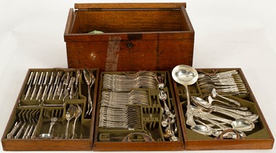 Lot 353 - A large quantity of Queens pattern silver and silver plated flatware