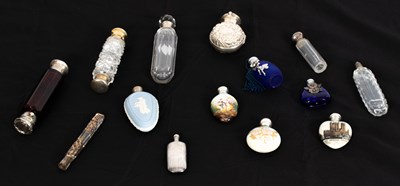 Lot 173 - A collection of scent bottles