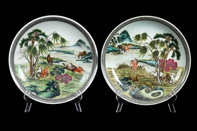 Lot 174 - A pair of Chinese Republican period saucer dishes