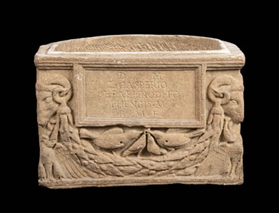 Lot 178 - A Roman marble cinerary urn and lid