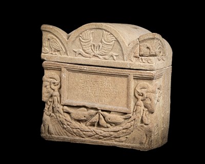 Lot 178 - A Roman marble cinerary urn and lid