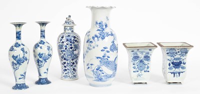 Lot 187 - A group of decorative Chinese and Japanese blue and white porcelain vases