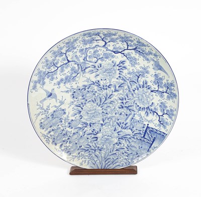 Lot 206 - A large Japanese blue and white charger