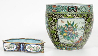 Lot 214 - A Chinese famille verte jardinière