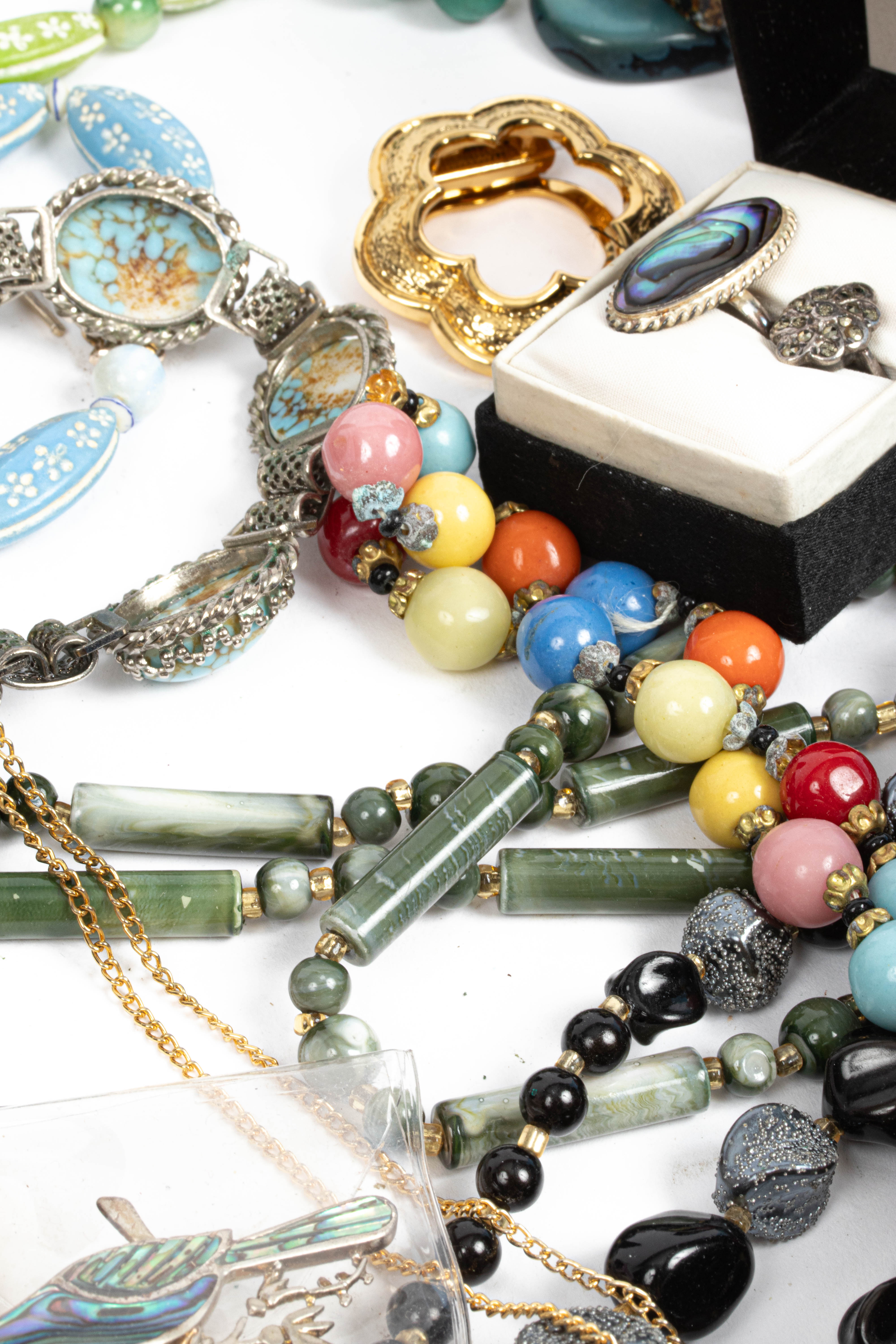 Assorted costume jewellery