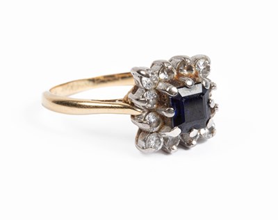 Lot 401 - A sapphire and diamond square cluster ring