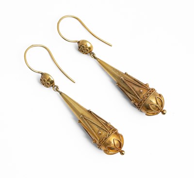 Lot 292 - A pair of Etruscan style earrings of torpedo shape