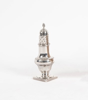 Lot 348 - A George III silver pepper pot