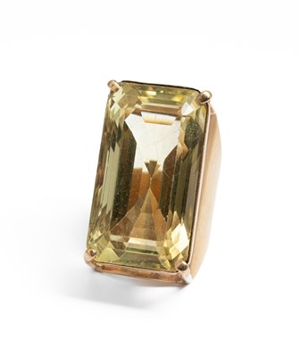 Lot 203 - A large 9ct yellow gold and citrine set ring