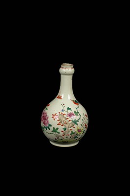 Lot 565 - A Chinese famille rose garlic neck guglet