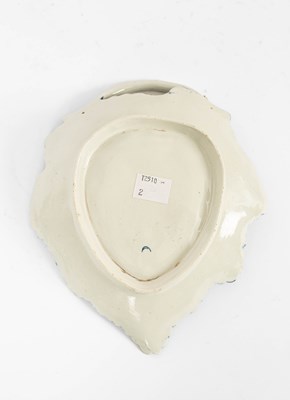 Lot 738 - A Worcester leaf-shaped dish