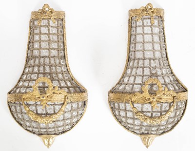 Lot 551 - A pair of decorative wall lights