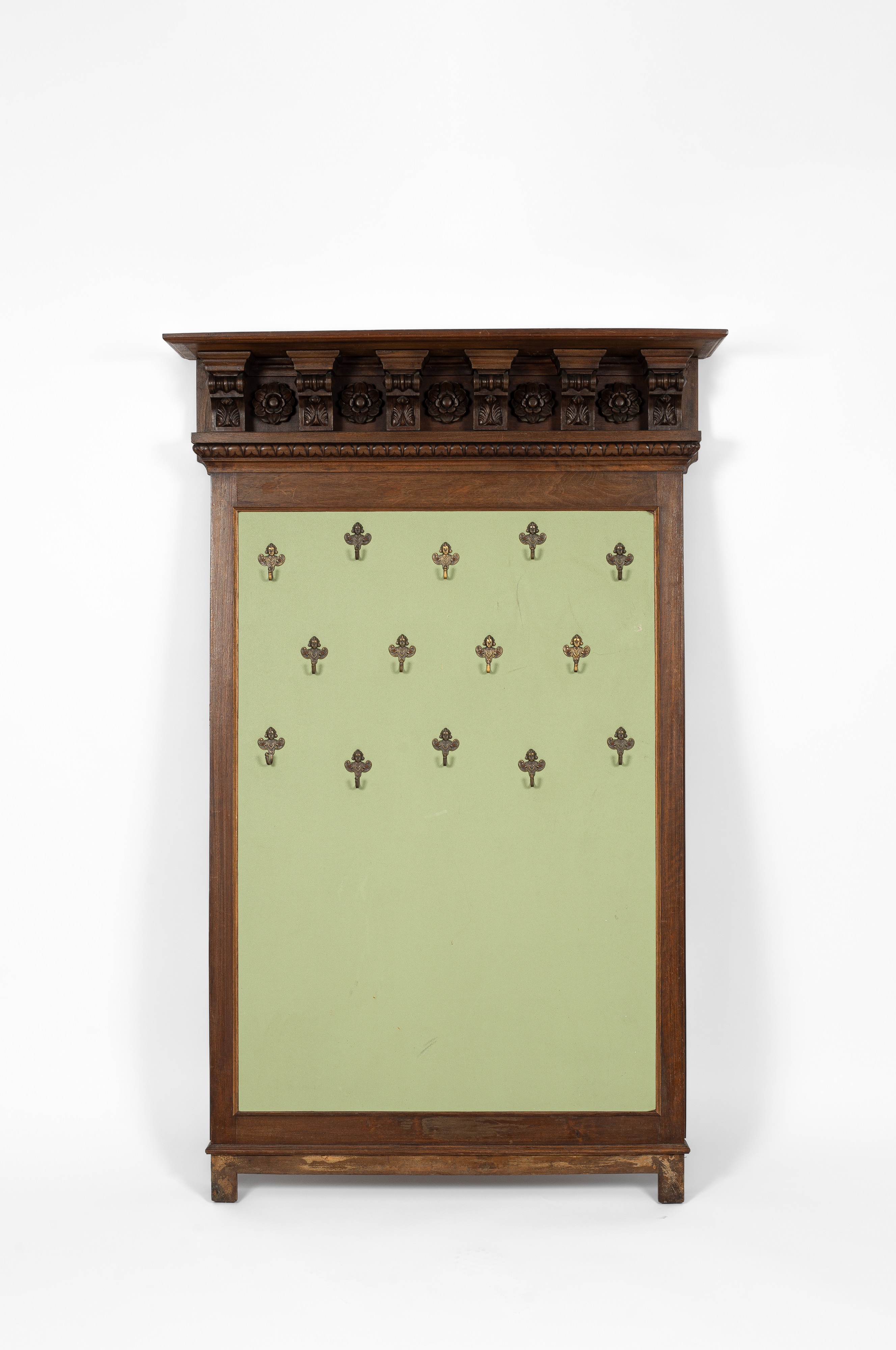 Lot 351 - A 19th Century coat rack/smock rack