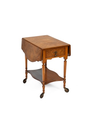 Lot 400 - A walnut Pembroke table