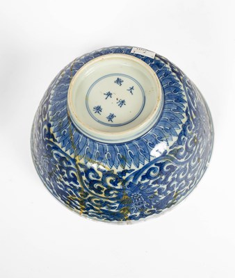 Lot 578 - A pair of Chinese blue and white ‘Lotus’ bowls