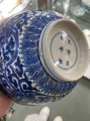 Lot 578 - A pair of Chinese blue and white ‘Lotus’ bowls