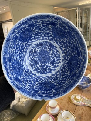 Lot 578 - A pair of Chinese blue and white ‘Lotus’ bowls