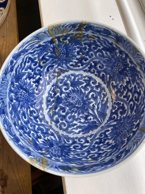 Lot 578 - A pair of Chinese blue and white ‘Lotus’ bowls